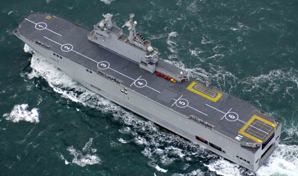 Foto - İran, İsrail'i vururken dev helikopter gemisi yola çıktı! Türkiye'yi işaretlediler, gemi hızlıca ilerliyor