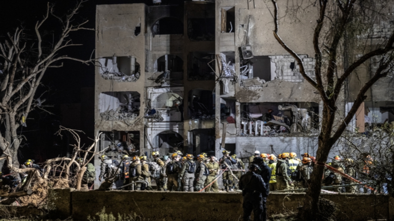 İran, İsrail’in feleğini bir günde şaşırttı! Füzelerin yağmur gibi yağdığı son saldırıda 200’den fazla ölü ve yaralı var