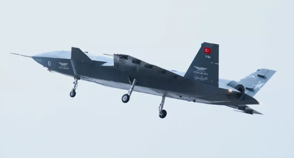 Foto - Türkiye'nin komşusu Bayraktar Kızılelma'nın rakibini kamuoyuna duyurdu! Uçak alay konusu oldu