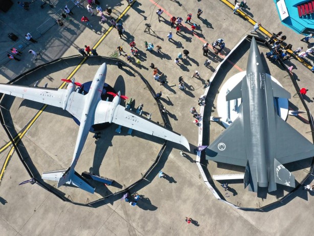 Foto - Türkiye'nin komşusu Bayraktar Kızılelma'nın rakibini kamuoyuna duyurdu! Uçak alay konusu oldu