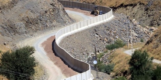 Foto - İran sınırına 43 kilometrelik beton duvar çekildi