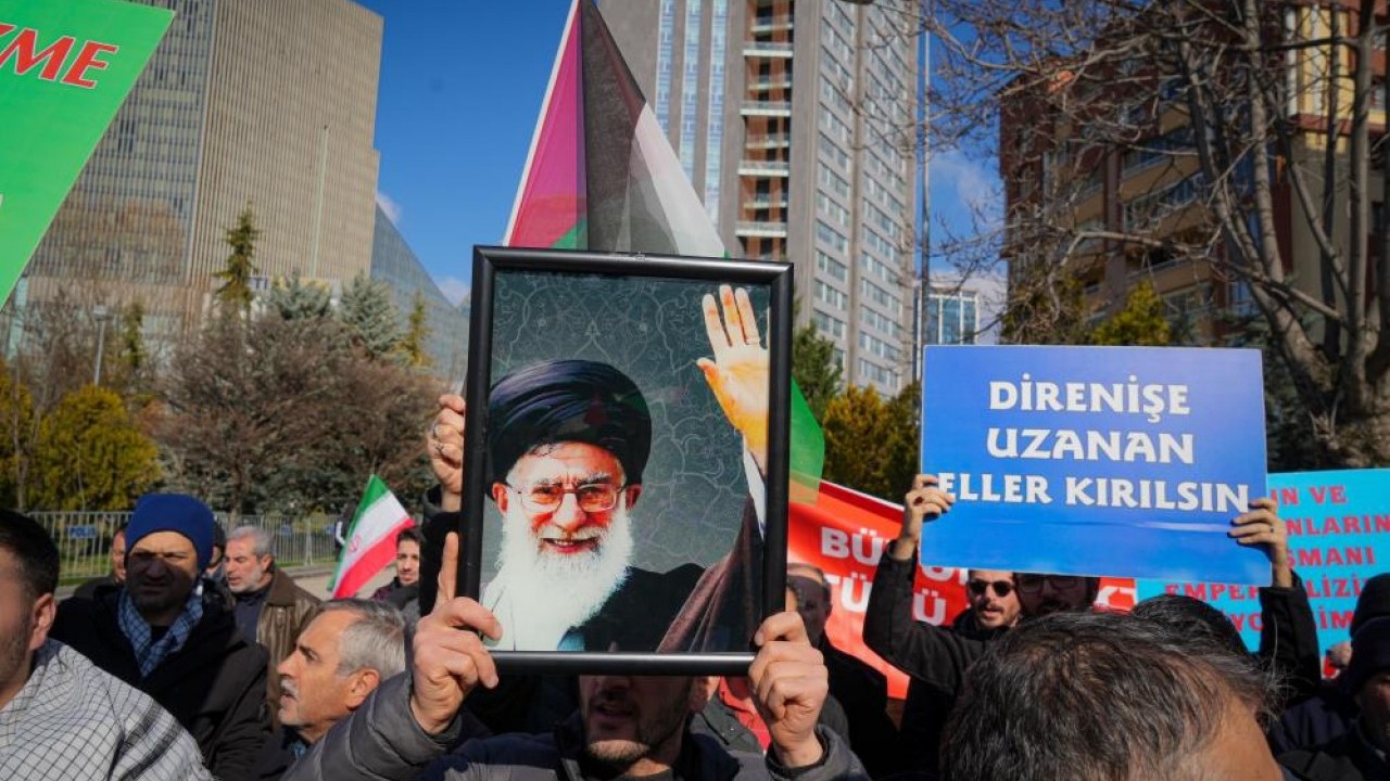 İran yasta! Ankara Büyükelçiliği’nde bayraklar yarıya indi