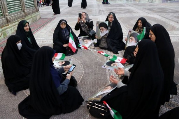 İran'da devrim kutlamaları