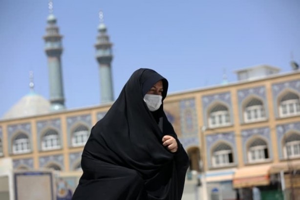 İran'da yasaklar kaldırılsa da halk evden çıkmıyor