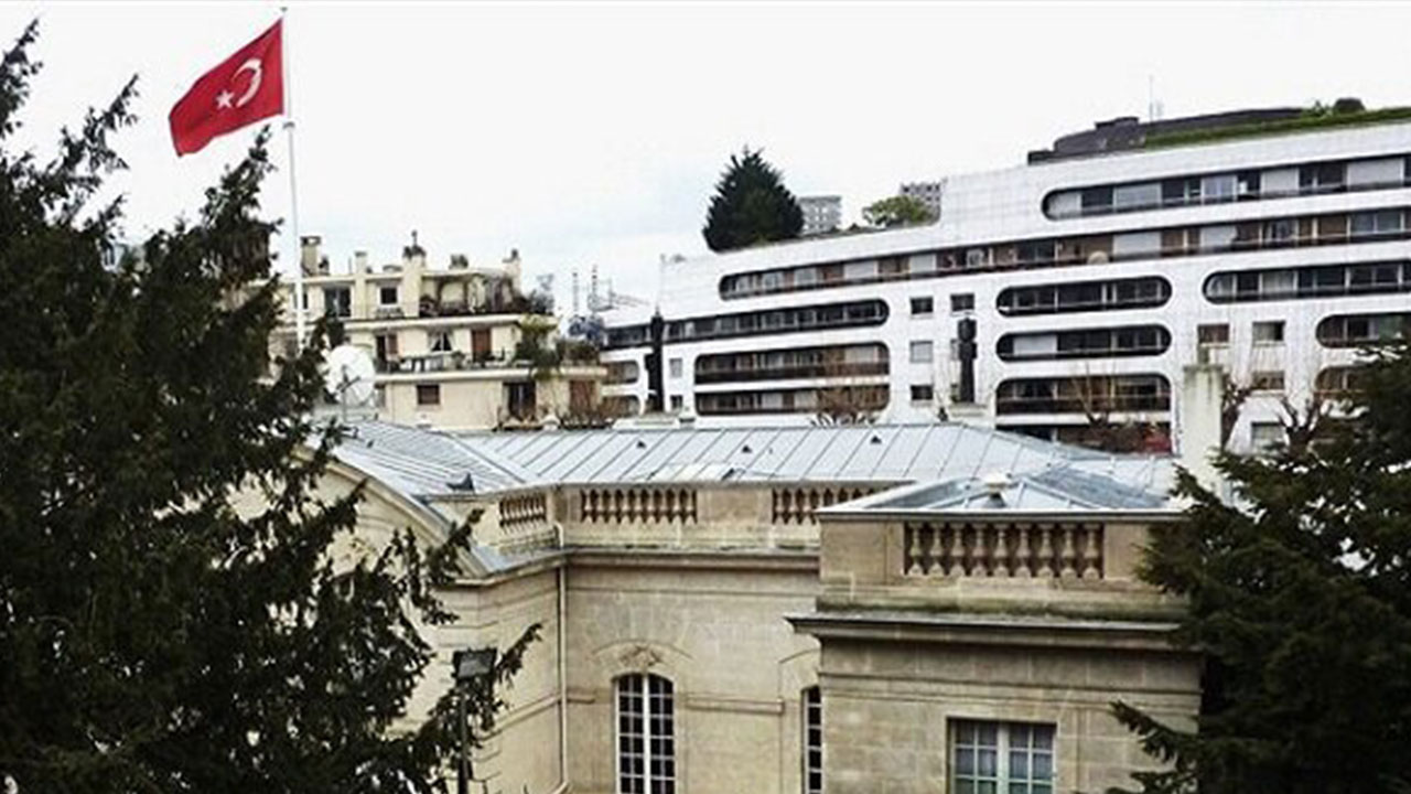 İran'daki Türk Büyükelçiliği'nde hareketli saatler: 3 isim elçilik binasına alındı