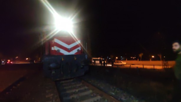 Foto - İran'dan gelen yük treni minibüse çarptı!