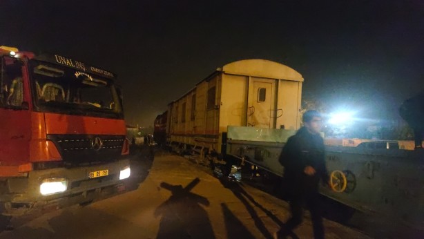 Foto - İran'dan gelen yük treni minibüse çarptı!