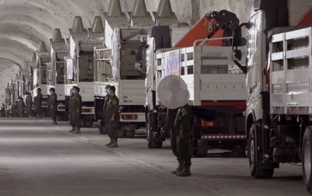 Foto - İran'dan gövde gösterisi! Bu kez yer altından paylaştılar