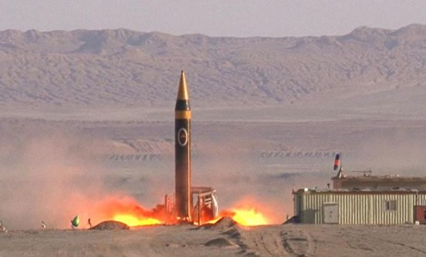 İran'dan Pakistan'a İHA ve füze saldırısı