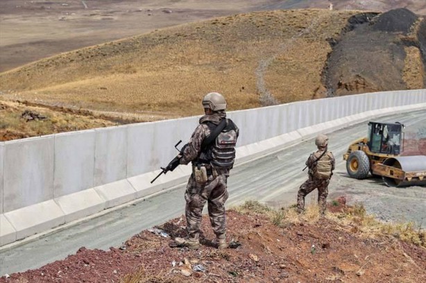 Foto - İran'dan sınırda Türkiye'ye karşı skandal oyun! Türk askeri...