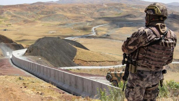 Foto - İran'dan sınırda Türkiye'ye karşı skandal oyun! Türk askeri...