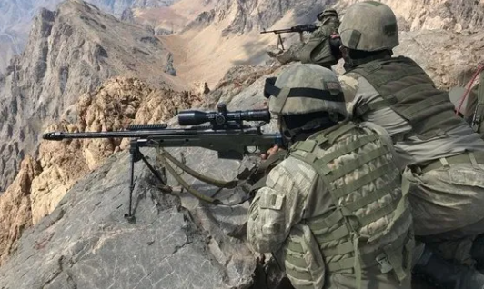 Foto - İran'dan tarihi alçaklık! Türkiye'yi vursunlar diye son teknoloji SİHA'ları oraya yolladılar