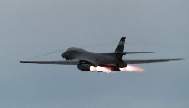 Foto - İsrail'in İran'a saldırısı beklenirken Adana İncirlik Hava Üssü'nde hareketlilik! Bombardıman uçakları havalandı