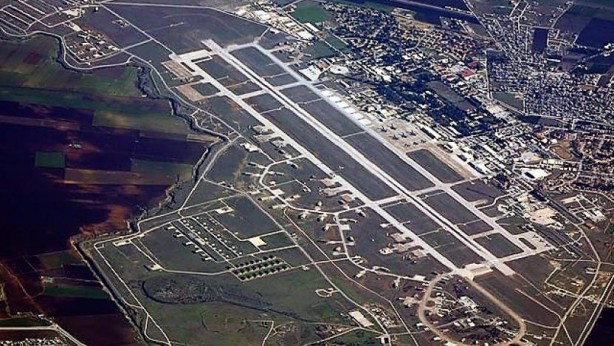 Foto - İsrail'in İran'a saldırısı beklenirken Adana İncirlik Hava Üssü'nde hareketlilik! Bombardıman uçakları havalandı