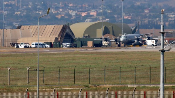 Foto - İsrail'in İran'a saldırısı beklenirken Adana İncirlik Hava Üssü'nde hareketlilik! Bombardıman uçakları havalandı