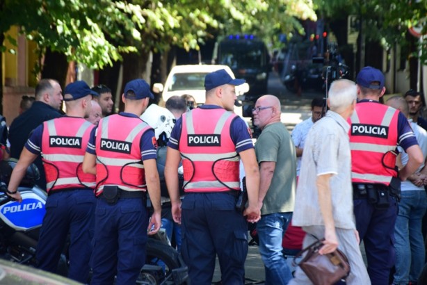 Foto - İran'ın Tiran Büyükelçiliği boşaltıldı