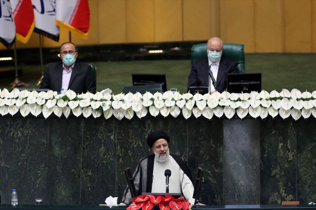 Foto - İran’ın yeni Cumhurbaşkanı resmen göreve başladı