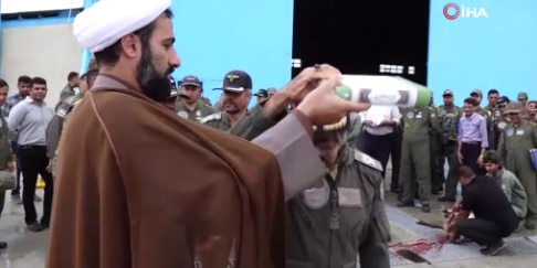 Foto - Kur'an-ı Kerim'i teker teker öpüp harekete geçtiler! İran savaş uçakları havalandı, füzeler ateşlendi