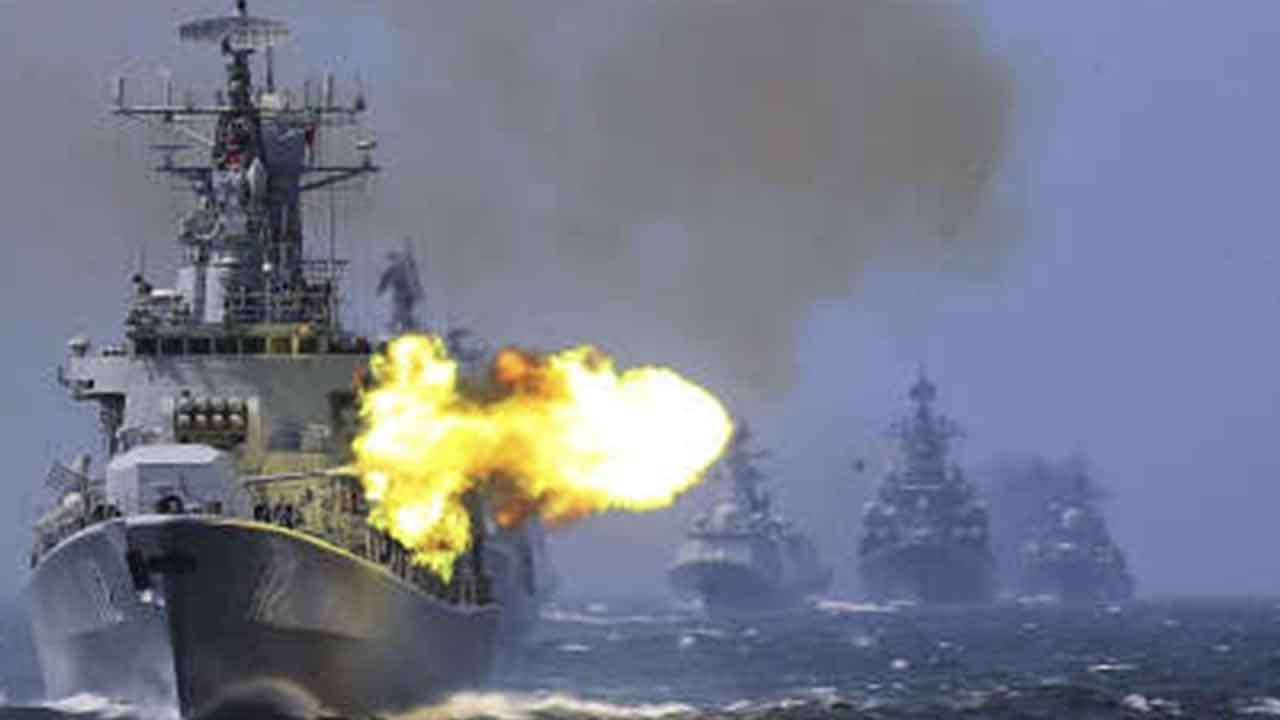 İranlı bakan Türkiye'deydi! İran iki ülkeyle harekete geçti: Savaş gemileri ilerliyor, uçaklar yola çıktı