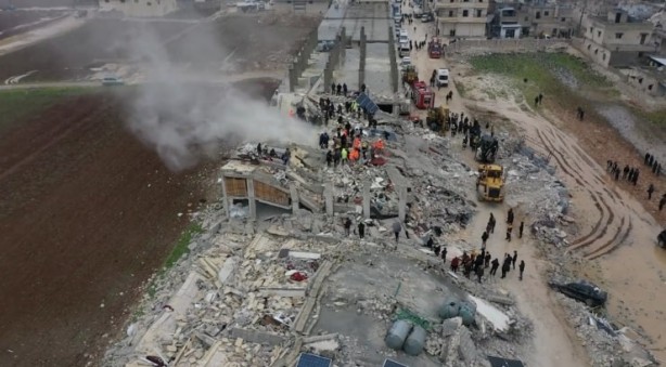 Foto - İranlı isimlerden depremzedelere küstah teklif