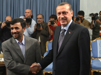 Foto - İranlı yetkililer, Erdoğan'ın ekibiyle birlikte namaza durmadı! Sonrasında Türk yetkililer öyle bir şey yaptı ki...