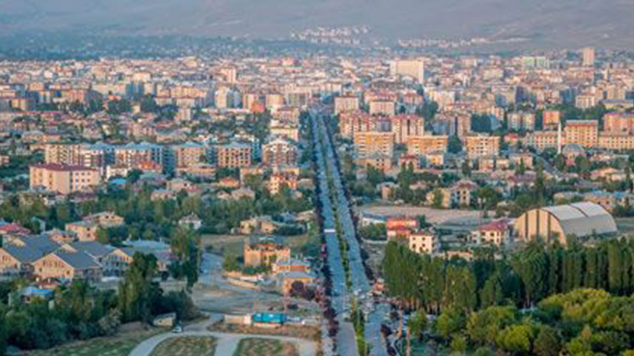 İranlılar Türkiye'nin bir şehrini resmen kuşattı