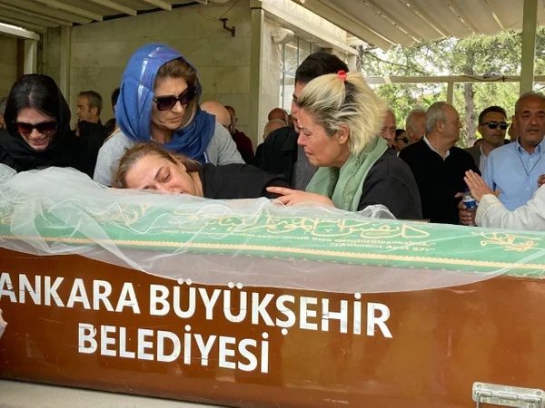 Foto - Irkçı Ümit'in vefası bu kadar! O kahkaha atarken toprağa verildi