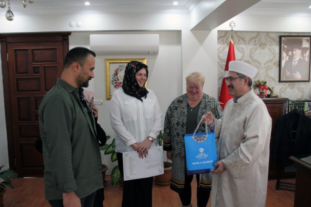 Foto - İrlandalı kadın İslam'la şereflendi Elif ismini aldı