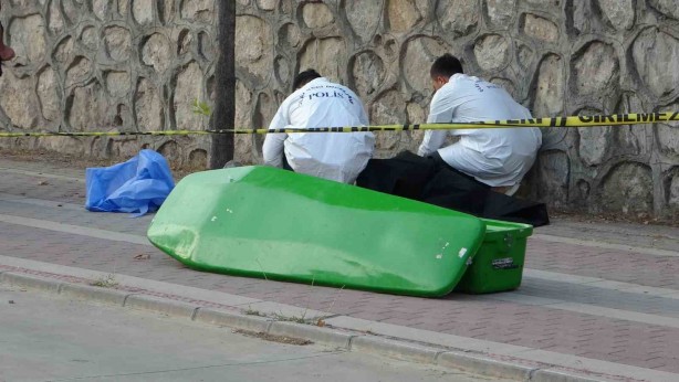 Foto - İş adamı iple ağaca asılı halde ölü bulundu
