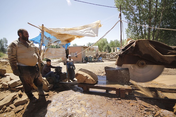 Foto - İş beğenmeyenlere gelsin! Ekmek parası için neler yapıyorlar neler