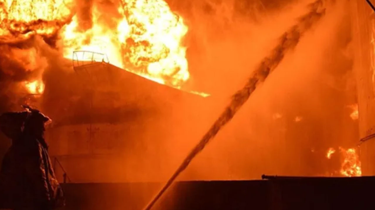 İş çığrından çıkmak üzere: Azerbaycan'ın petrol tesisi hipersonik ve balistik füzelerle vuruldu