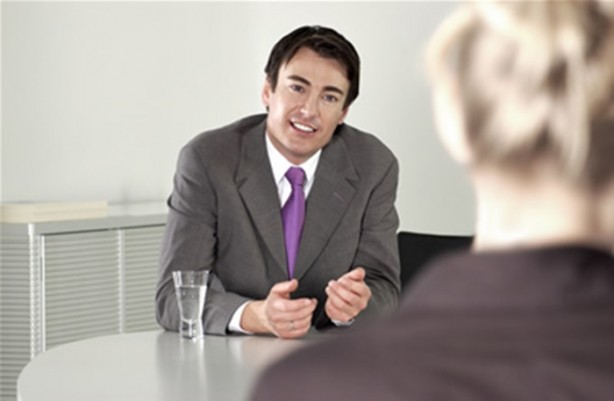 Foto - İş görüşmesinde saçınızla oynamayın!