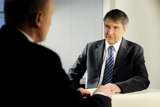 Foto - İş görüşmesinde saçınızla oynamayın!