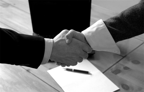 İş görüşmesinde saçınızla oynamayın!