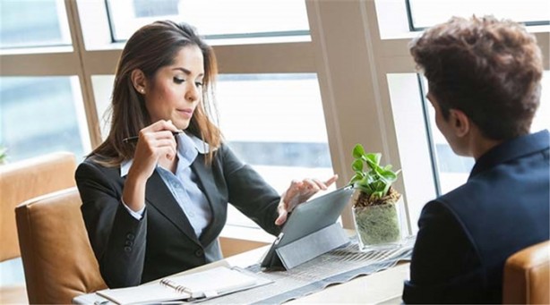 Foto - İş görüşmesinde saçınızla oynamayın!