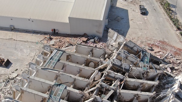 Foto - İş makinesi operatörüne mezar oldu! O bina havadan görüntülendi