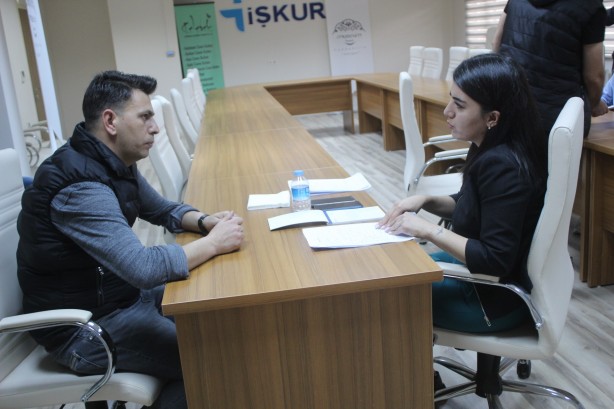 Foto - İş mi yok yoksa çalışmak isteyen mi? Böyle iş görüşmesi görülmedi