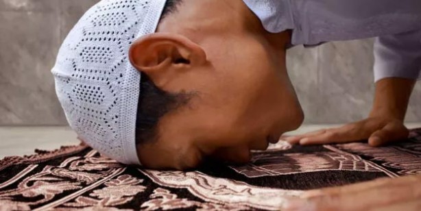 Foto - İş şartları sebebiyle Namazlar birleştirip kılabilir miyim? Hangi namazlar birleştirilerek kılınır