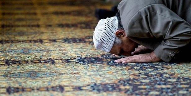 Foto - İş şartları sebebiyle Namazlar birleştirip kılabilir miyim? Hangi namazlar birleştirilerek kılınır