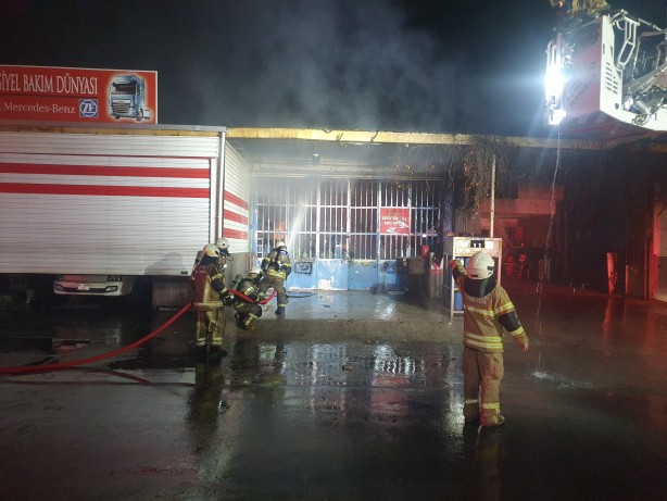 Foto - İş yerinde çıkan yangın söndürüldü