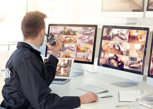 Foto - İş yerinde gizli kayıt skandalı! Soyunma odasını izlemiş: Çıplak görüntülerimiz elinde!