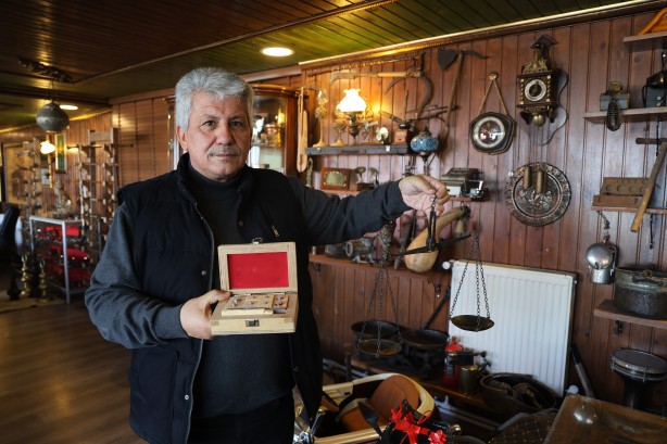 Foto - İş yerini müzeye çevirdi