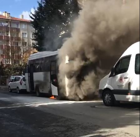 Foto - İşçi servisi alev alev yandı