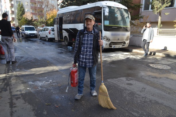 Foto - İşçi servisi alev alev yandı