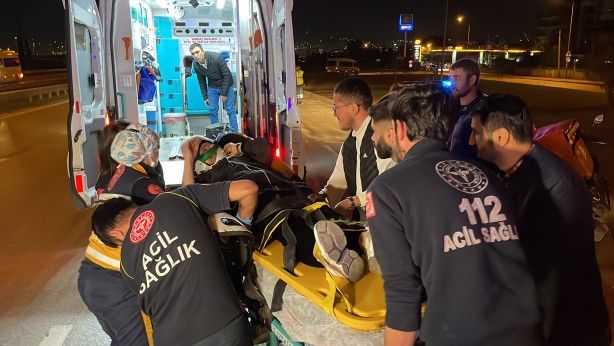 Foto - İşçi servisi ile kamyonetin çarpıştığı kazada 4 kişi yaralandı