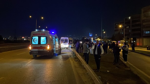 Foto - İşçi servisi ile kamyonetin çarpıştığı kazada 4 kişi yaralandı