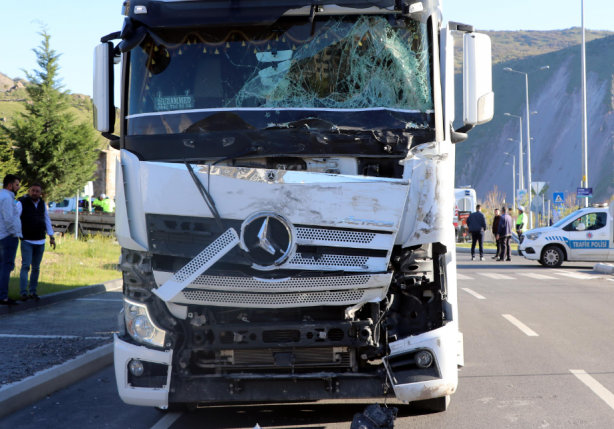 Foto - İşçi servisi ile TIR çarpıştı: 33 yaralı