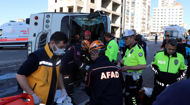 Foto - İşçi servisi ile TIR çarpıştı: 33 yaralı