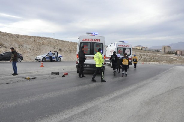 Foto - İşçi servisi ile yolcu minibüsü çarpıştı