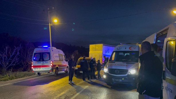 Foto - İşçi servisi kaza yaptı: Yaralılar var